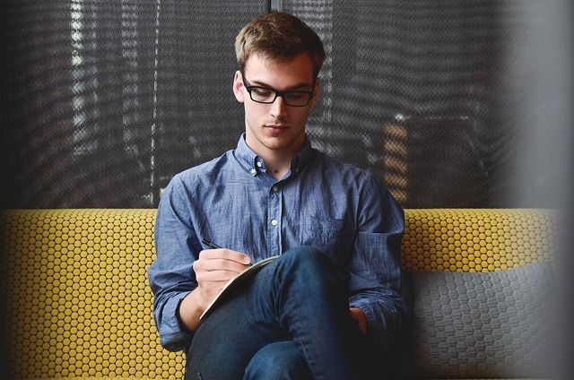 Peut-on entreprendre sans quitter son emploi ?