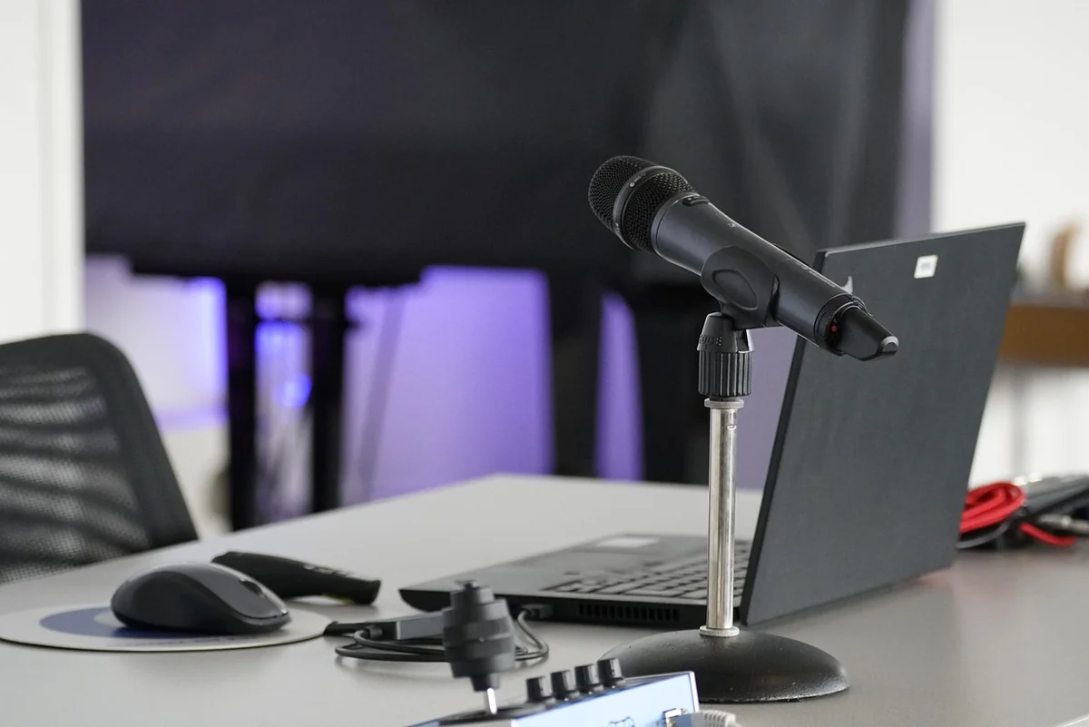 Podcast de marque : comment les entreprises captivent leur audience en 2025 ?
